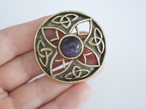 Broche rond pierres mauve - pierres,