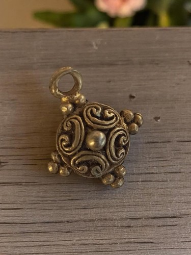 Pendentif vintage métal doré