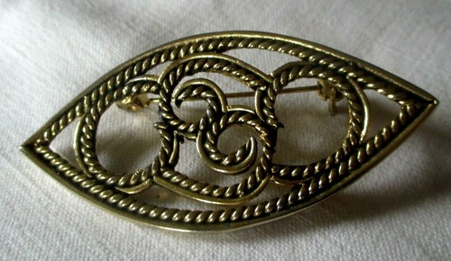 Grande broche ancienne - grande,